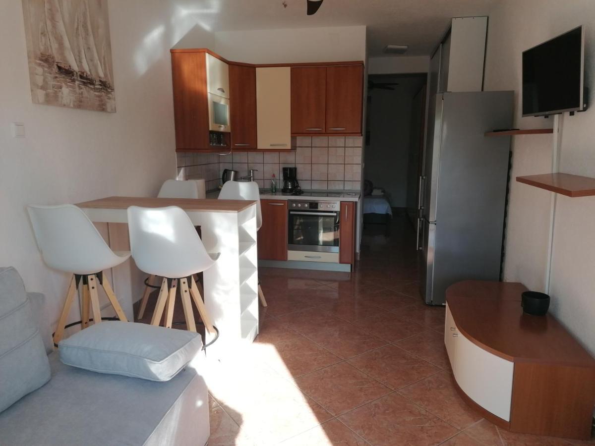 Apartman Adriana Karlobag Exterior photo